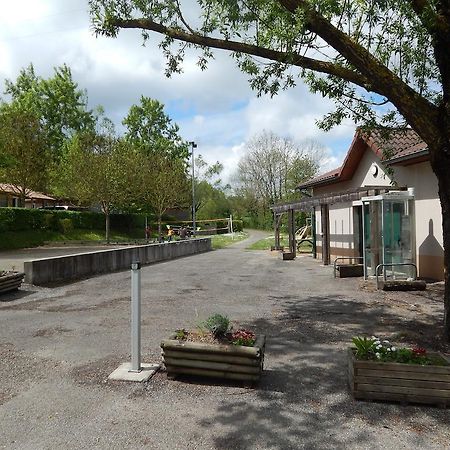 Camping Du Moulin Hotel Meyrieu-les-Etangs Exterior photo